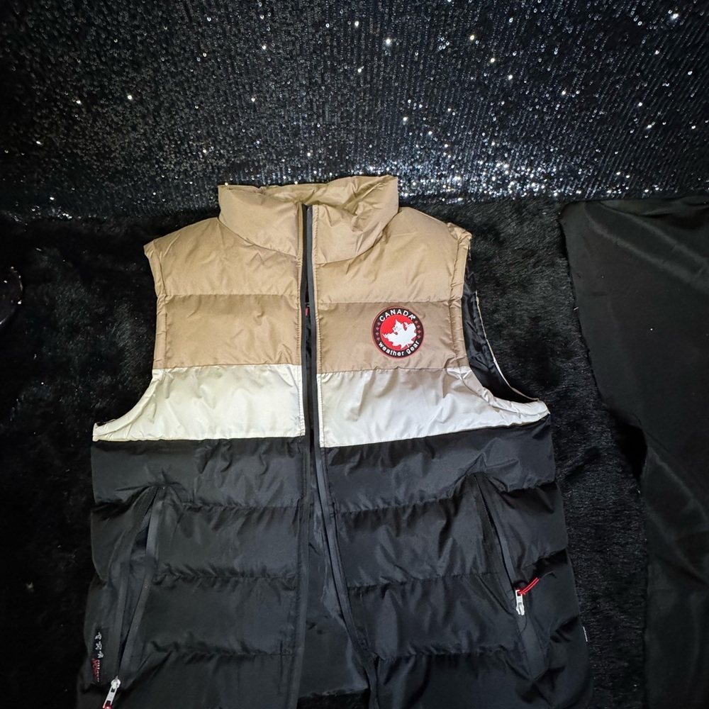 Canada Weather Gear Men's Two-Tone Puffer Vest - Picture 3 of 7